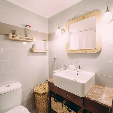 Captain's Spacious House Near The - Happy Apartament