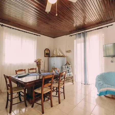 Captain's Spacious House Near The - Happy Apartament